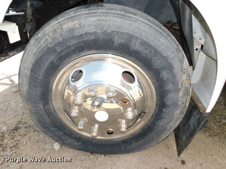 image for item DK8571 2000 Ford F750 Super Duty  bucket truck