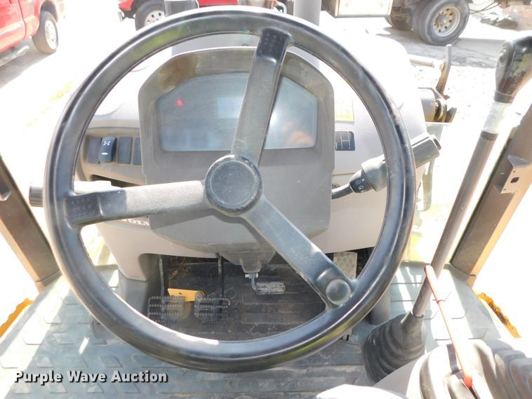 image for item DK8572 2015 Volvo BL60B  backhoe