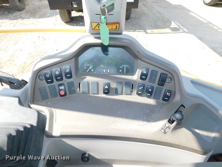 image for item DK8572 2015 Volvo BL60B  backhoe