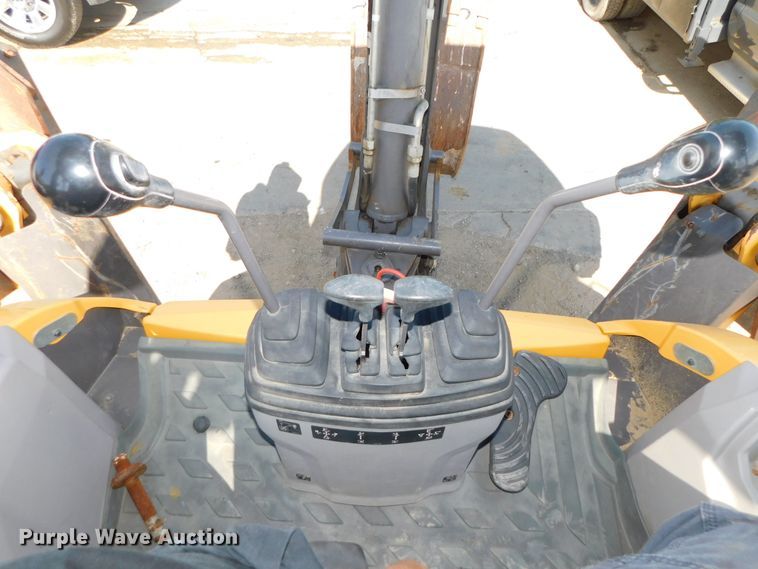 image for item DK8572 2015 Volvo BL60B  backhoe