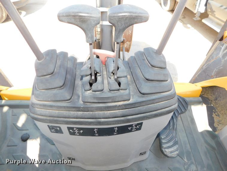 image for item DK8572 2015 Volvo BL60B  backhoe