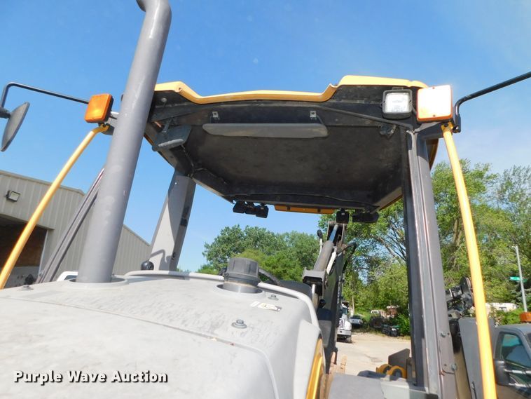 image for item DK8572 2015 Volvo BL60B  backhoe