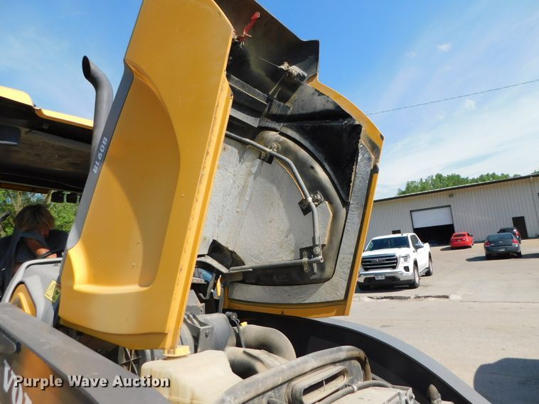 image for item DK8572 2015 Volvo BL60B  backhoe