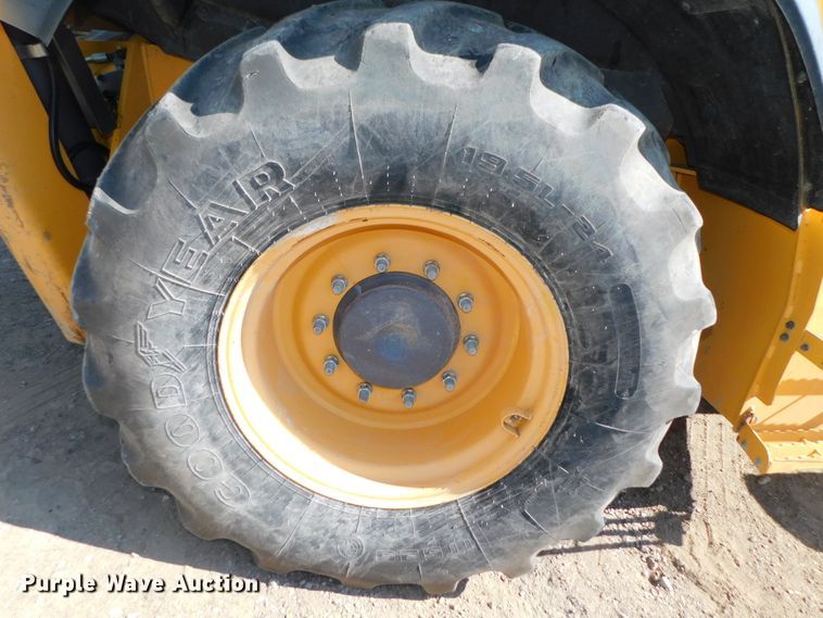 image for item DK8572 2015 Volvo BL60B  backhoe