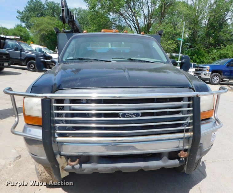 image for item DK8576 1999 Ford F550 Super Duty XLT  utility / service truck