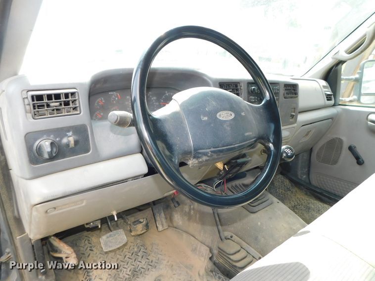 image for item DK8576 1999 Ford F550 Super Duty XLT  utility / service truck