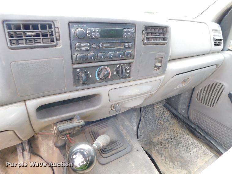 image for item DK8576 1999 Ford F550 Super Duty XLT  utility / service truck