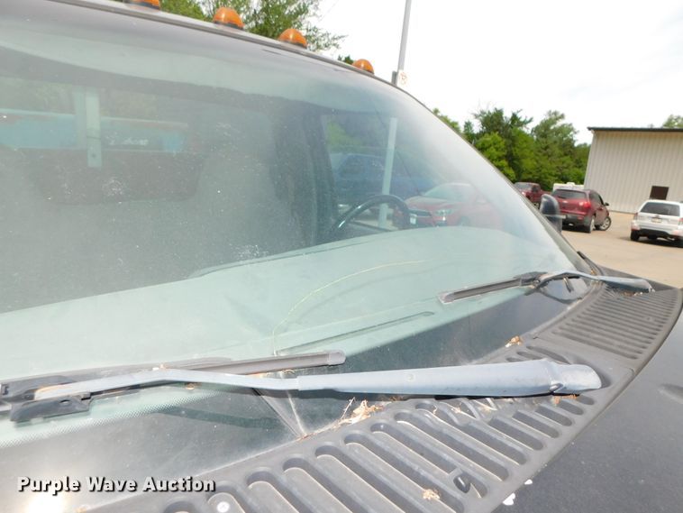 image for item DK8576 1999 Ford F550 Super Duty XLT  utility / service truck