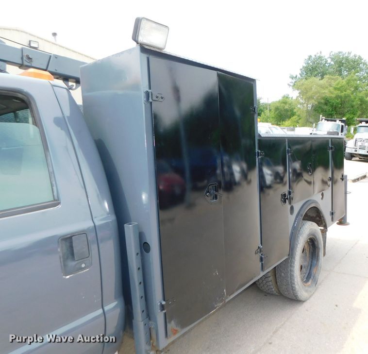 image for item DK8576 1999 Ford F550 Super Duty XLT  utility / service truck