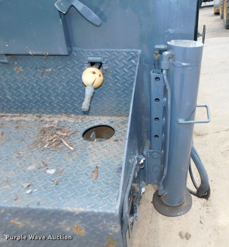 image for item DK8576 1999 Ford F550 Super Duty XLT  utility / service truck