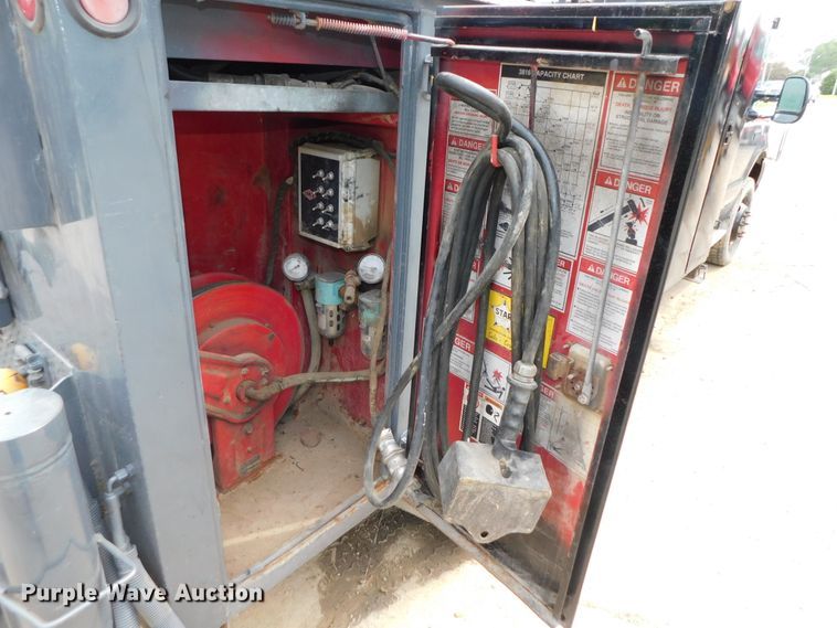 image for item DK8576 1999 Ford F550 Super Duty XLT  utility / service truck