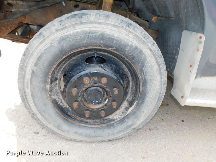 image for item DK8576 1999 Ford F550 Super Duty XLT  utility / service truck