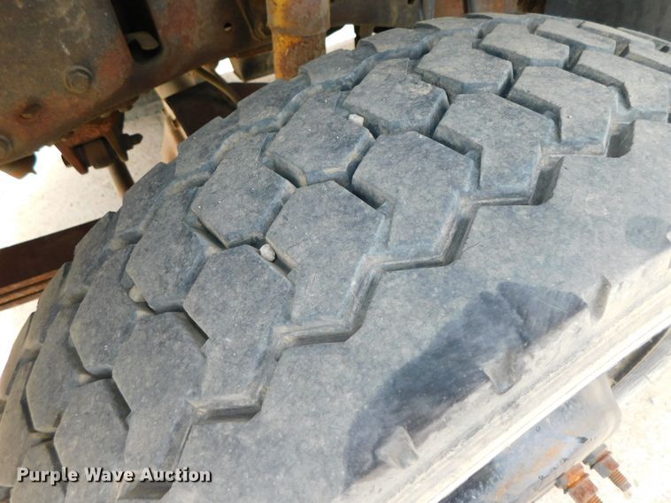 image for item DK8576 1999 Ford F550 Super Duty XLT  utility / service truck