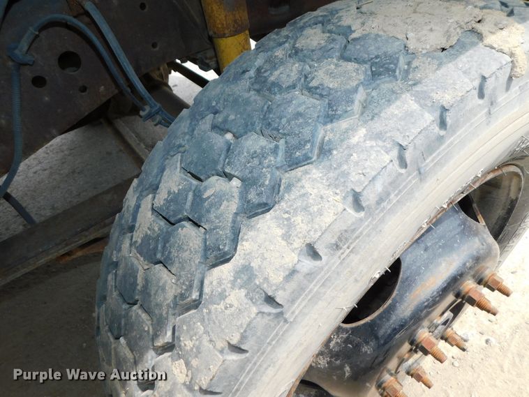 image for item DK8576 1999 Ford F550 Super Duty XLT  utility / service truck