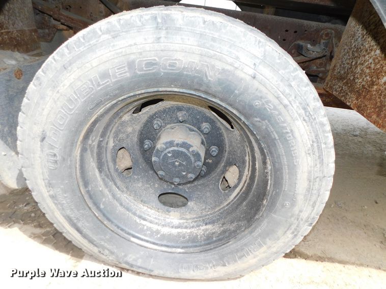 image for item DK8576 1999 Ford F550 Super Duty XLT  utility / service truck