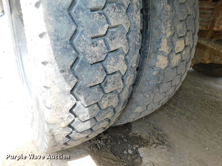 image for item DK8576 1999 Ford F550 Super Duty XLT  utility / service truck