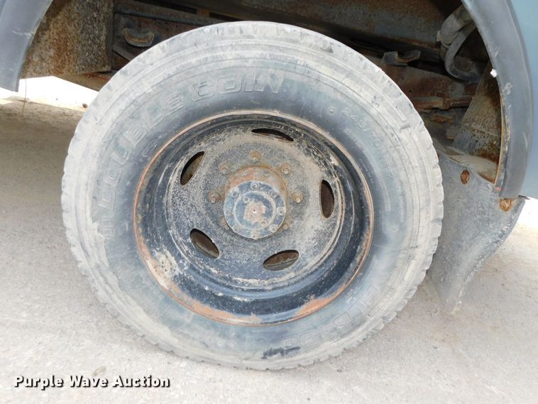 image for item DK8576 1999 Ford F550 Super Duty XLT  utility / service truck