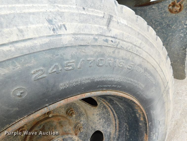 image for item DK8576 1999 Ford F550 Super Duty XLT  utility / service truck