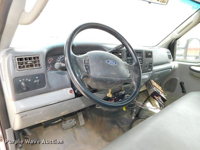 image for item DK8577 2004 Ford F550 Super Duty XL  utility / service truck
