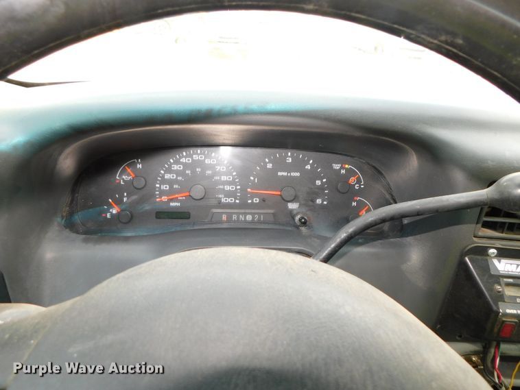 image for item DK8577 2004 Ford F550 Super Duty XL  utility / service truck