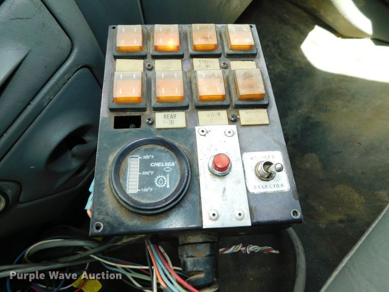 image for item DK8577 2004 Ford F550 Super Duty XL  utility / service truck