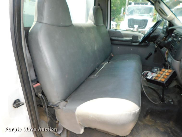 image for item DK8577 2004 Ford F550 Super Duty XL  utility / service truck