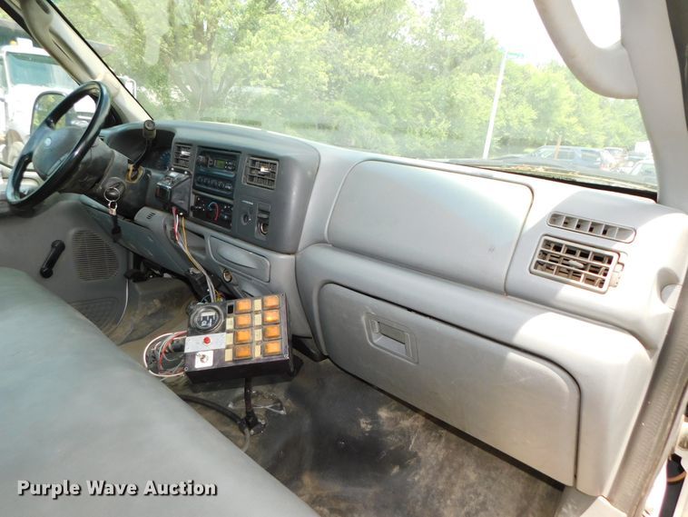 image for item DK8577 2004 Ford F550 Super Duty XL  utility / service truck