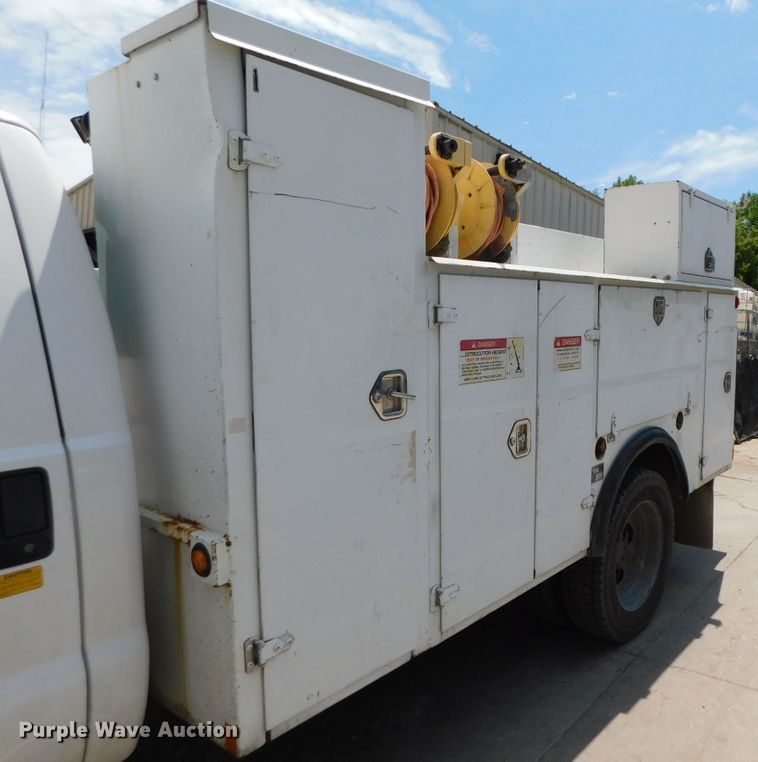 image for item DK8577 2004 Ford F550 Super Duty XL  utility / service truck