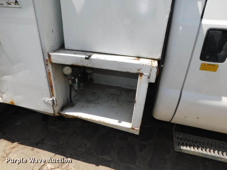 image for item DK8577 2004 Ford F550 Super Duty XL  utility / service truck
