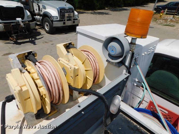 image for item DK8577 2004 Ford F550 Super Duty XL  utility / service truck