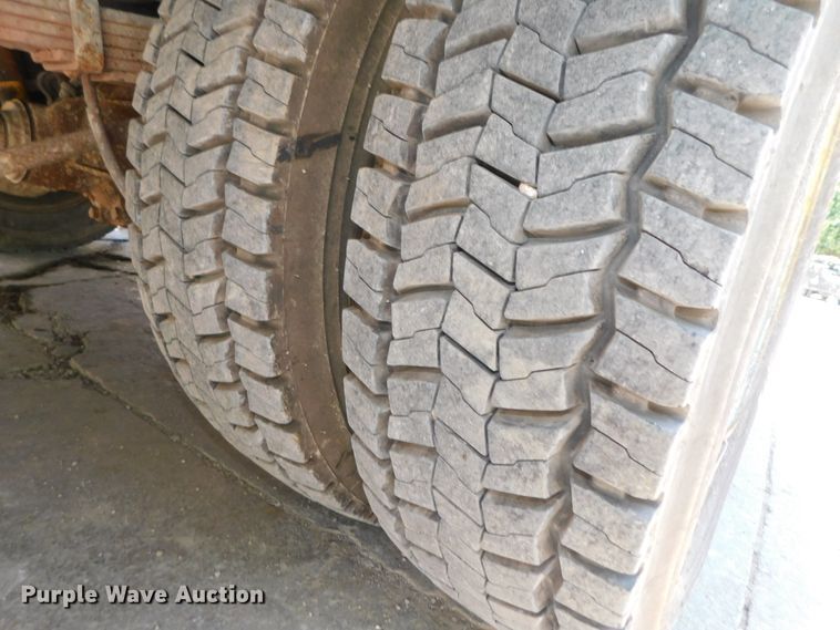 image for item DK8577 2004 Ford F550 Super Duty XL  utility / service truck