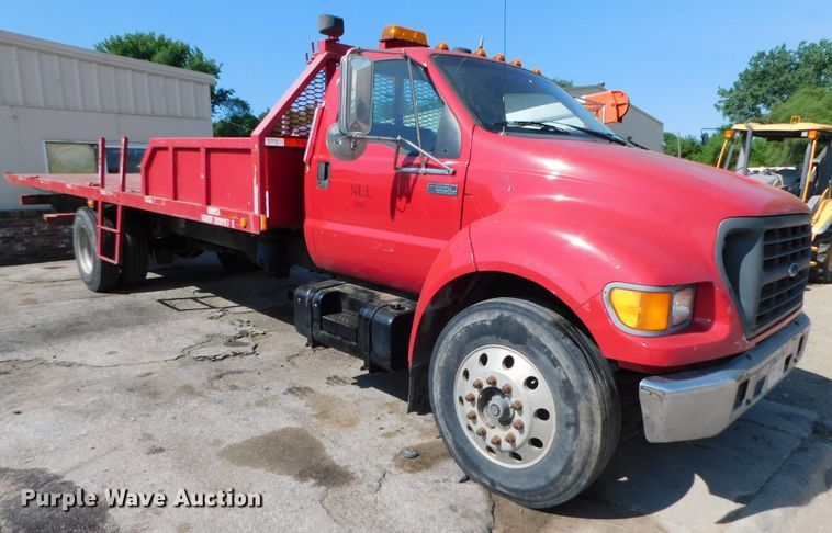 image for item DK8578 2000 Ford F650 Super Duty XLT  rollback truck