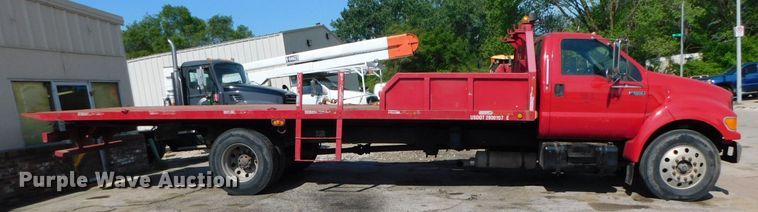 image for item DK8578 2000 Ford F650 Super Duty XLT  rollback truck