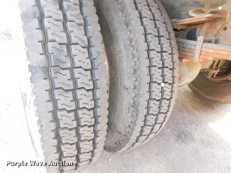 image for item DK8578 2000 Ford F650 Super Duty XLT  rollback truck