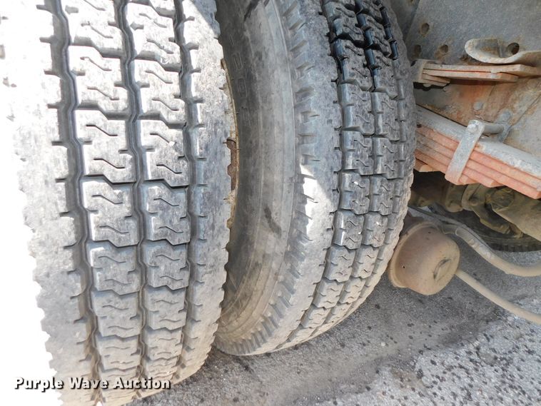 image for item DK8578 2000 Ford F650 Super Duty XLT  rollback truck