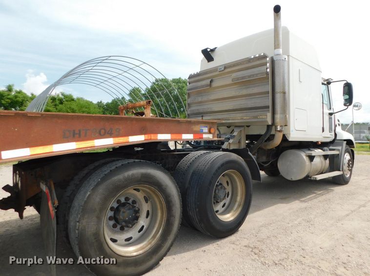 image for item DK8589 2004 Mack Vision CX613  semi truck