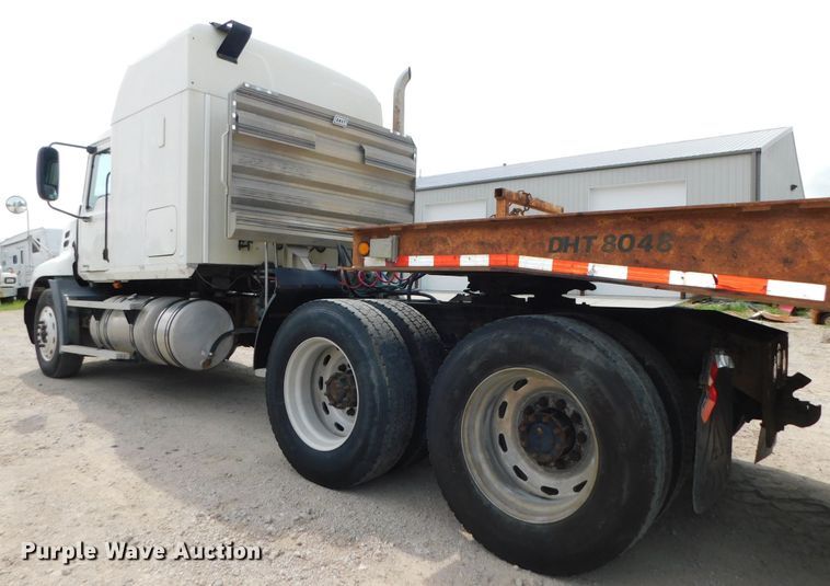 image for item DK8589 2004 Mack Vision CX613  semi truck