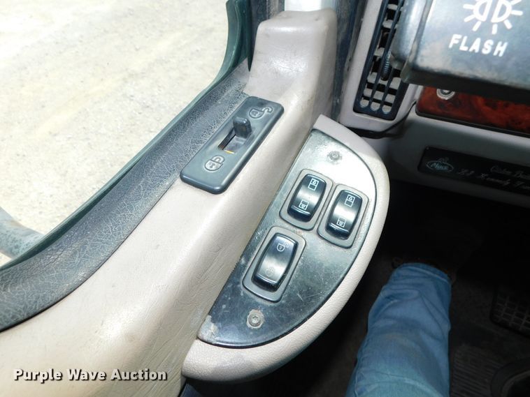 image for item DK8589 2004 Mack Vision CX613  semi truck