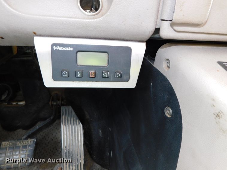 image for item DK8589 2004 Mack Vision CX613  semi truck