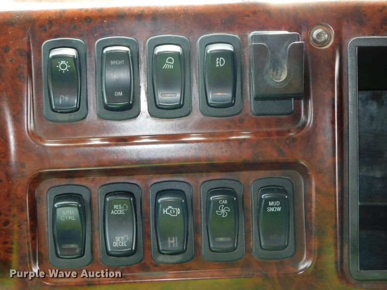 image for item DK8589 2004 Mack Vision CX613  semi truck