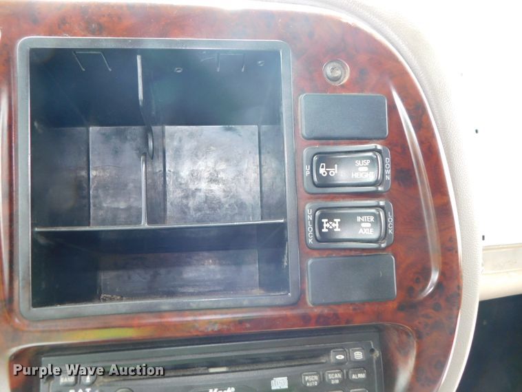 image for item DK8589 2004 Mack Vision CX613  semi truck