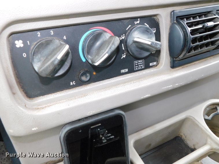 image for item DK8589 2004 Mack Vision CX613  semi truck