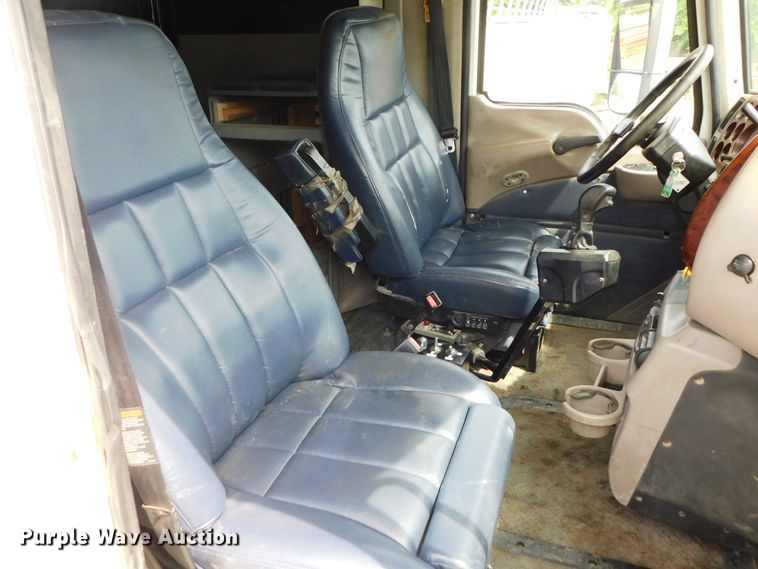 image for item DK8589 2004 Mack Vision CX613  semi truck