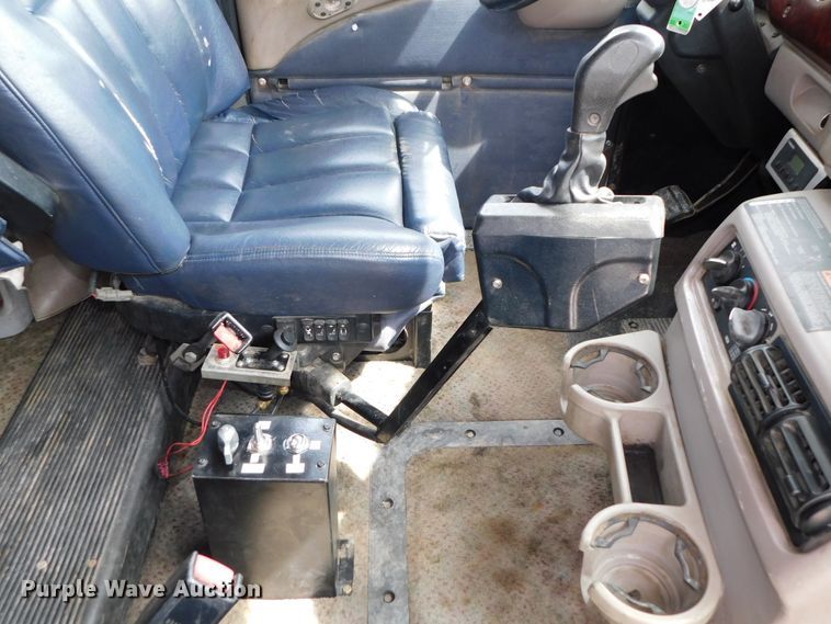 image for item DK8589 2004 Mack Vision CX613  semi truck