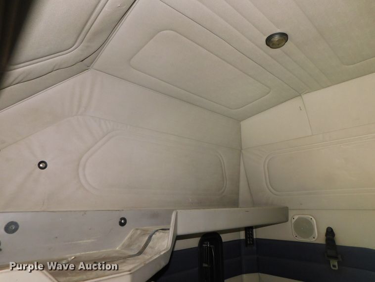 image for item DK8589 2004 Mack Vision CX613  semi truck