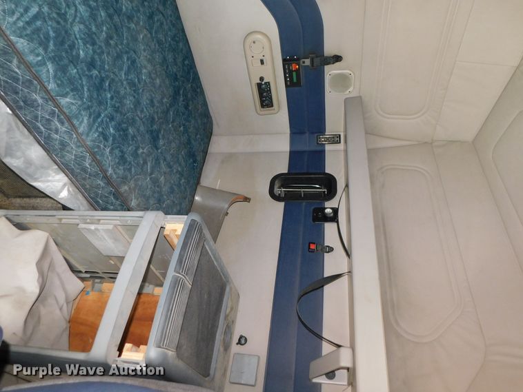 image for item DK8589 2004 Mack Vision CX613  semi truck