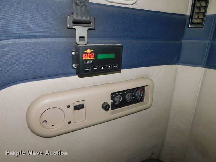 image for item DK8589 2004 Mack Vision CX613  semi truck