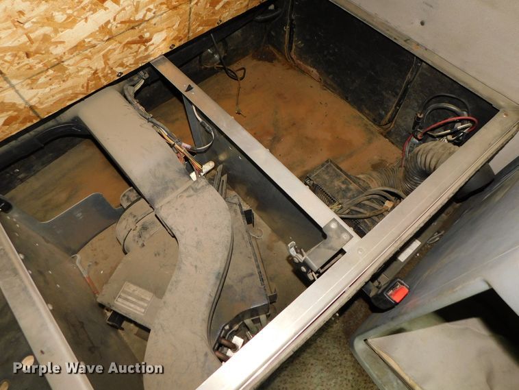 image for item DK8589 2004 Mack Vision CX613  semi truck