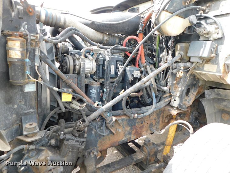 image for item DK8589 2004 Mack Vision CX613  semi truck