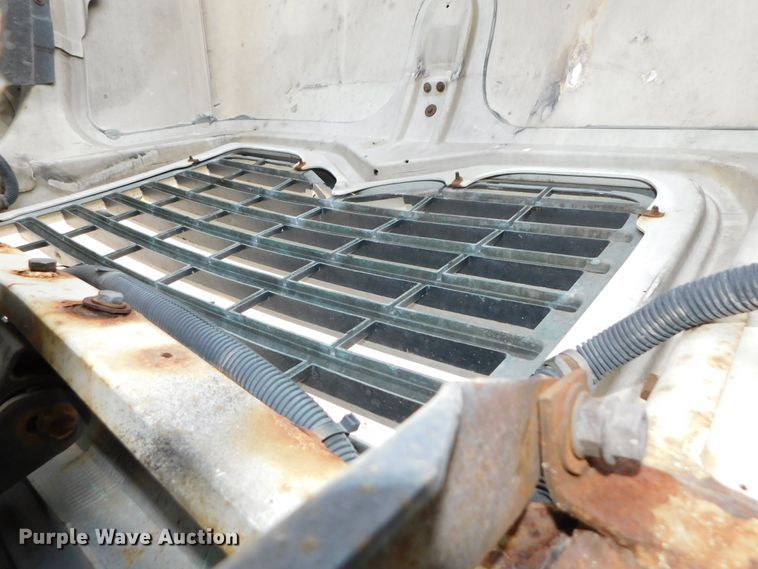 image for item DK8589 2004 Mack Vision CX613  semi truck